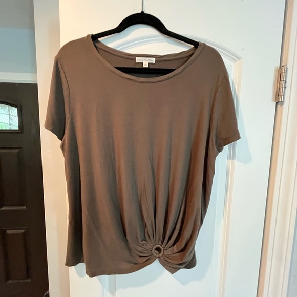 ~nine britton~ Short Sleeve Top - Picture 1 of 7